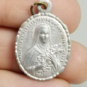 Vintage Teresa Of the Child Jesus Oval Silver Tone Pendant Charm Medal, Estate